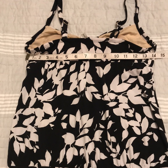 Lands’ End Women’s Size 6 Floral Swim Tankini Top Black White with Padded Bra - Picture 9 of 10